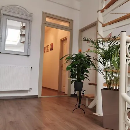 Relax Apartmanhaz Guest house Balatonalmadi