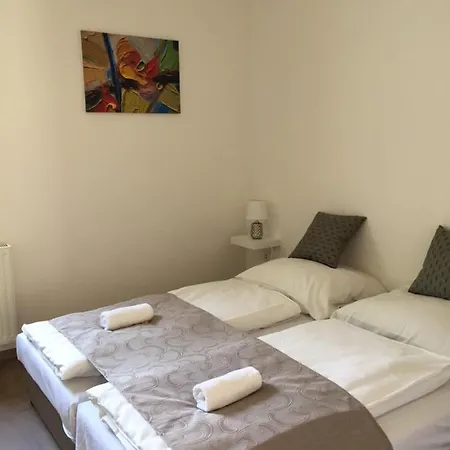 Relax Apartmanhaz Гостевой дом *