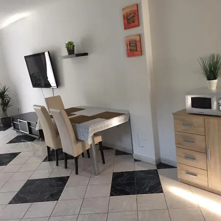 Relax Apartmanhaz Гостевой дом Балатональмади