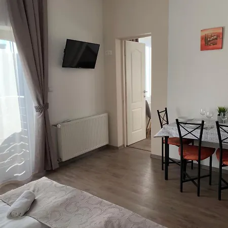 Relax Apartmanhaz Гостевой дом *