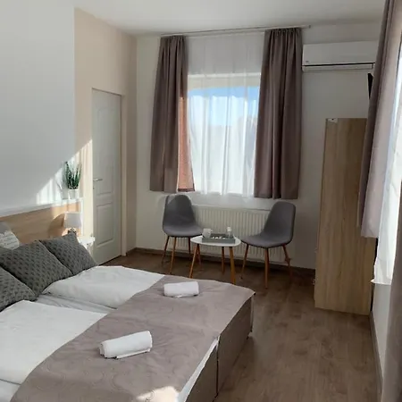 Relax Apartmanhaz Гостевой дом Балатональмади