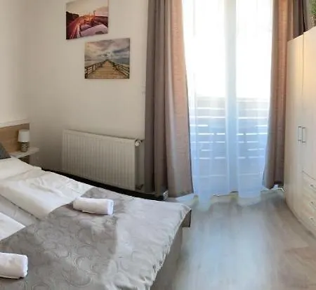 Relax Apartmanhaz Гостевой дом Балатональмади