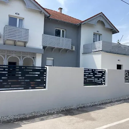 Relax Apartmanhaz * Балатональмади